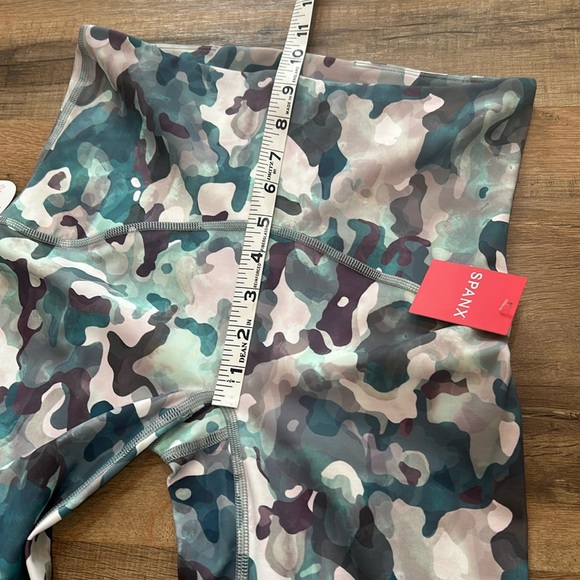 SPANX BOTTY BOOST ACTIVE 7/8 LEGGINGS WOMEN Sz MD CAMOUFLAGE NEW - Picture 4 of 12